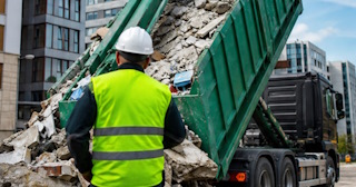 Вывоз строительного мусора в Вольске: услуги лицензированной компании — ПроМусор